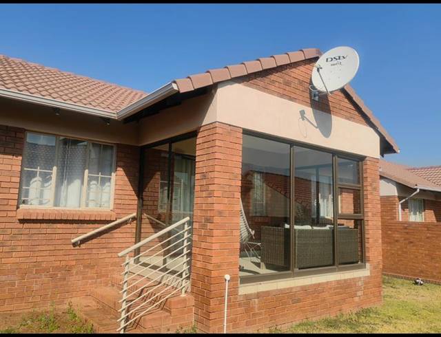 3 BEDROOM PROPERTY TO RENT IN MOOIKLOOF RIDGE ESTATE